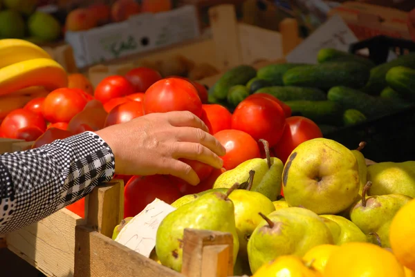 stock image Woman at the market buying fruit and veg