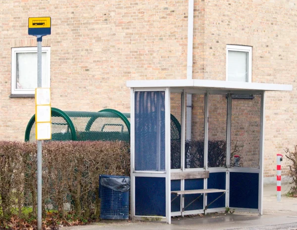 Un arrêt de bus moderne au Danemark — Photo