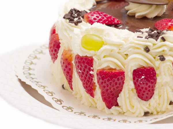 Delicious layer cake with strawberries — Stock Photo, Image