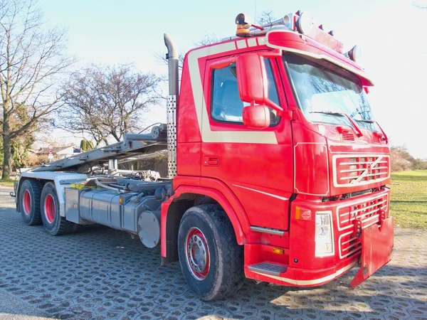 Widok przodu samochodu ciężarowego z hydrauliczne — Zdjęcie stockowe