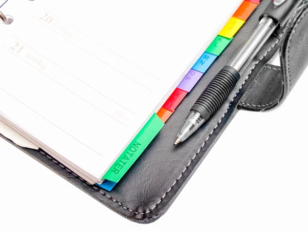Office - penna, dagbok och en mobiltelefon på — Stockfoto