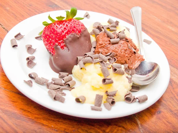 Delicious icecream dessert on plate — Stock Photo, Image