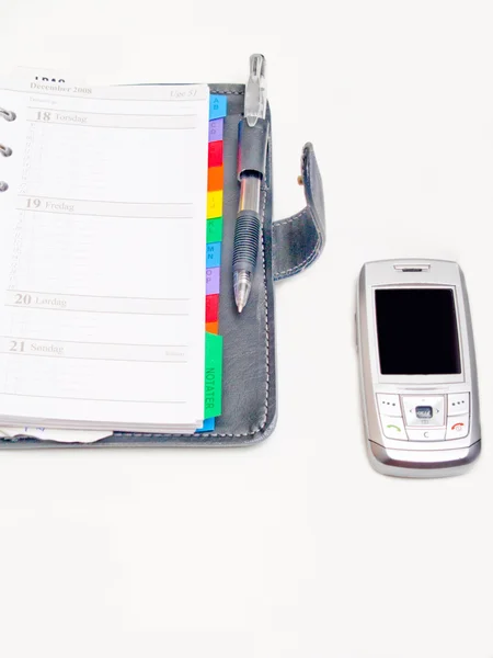 Obiektów pakietu Office - pamiętnik pióro i telefon komórkowy — Zdjęcie stockowe