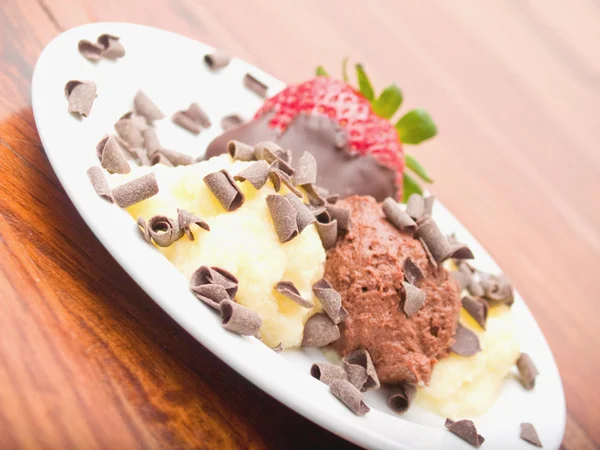 Delicious icecream dessert on plate — Stock Photo, Image