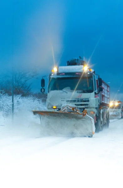 Winter safety - Trucks clearing the snow — Stock Photo, Image