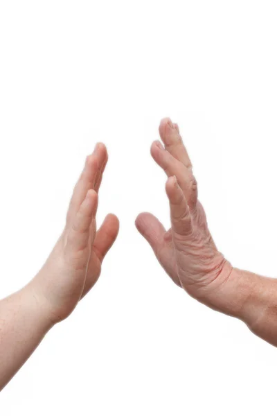 오래 된 여성 손 엄지손가락을 포기 — 스톡 사진