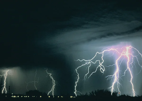 Eruzione illuminazione meteo — Foto Stock