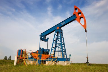 An oil pump jack clipart