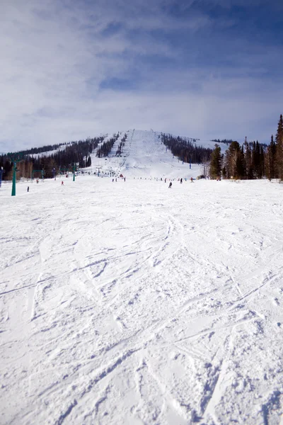 Helling voor skiën en snowboarden — Stockfoto