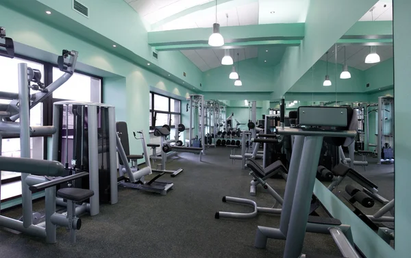 Sala de equipamiento de gimnasio — Foto de Stock