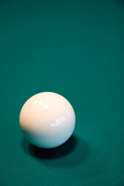 Biljardboll på ett bord — Stockfoto