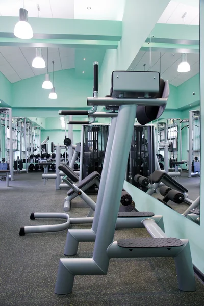 Kamer met fitnessapparatuur — Stockfoto