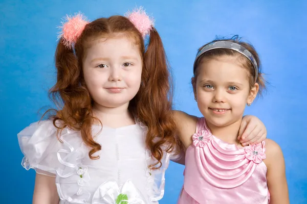 Två leende små flickor — Stockfoto