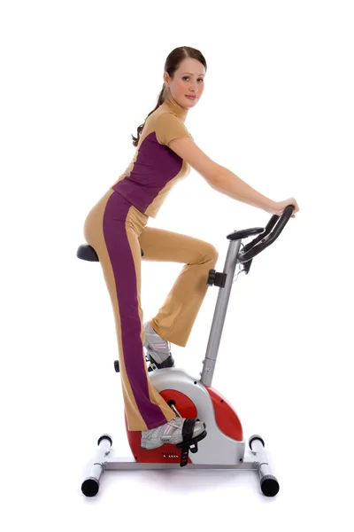 Vrouw doen fitness op een upright bike — Stockfoto