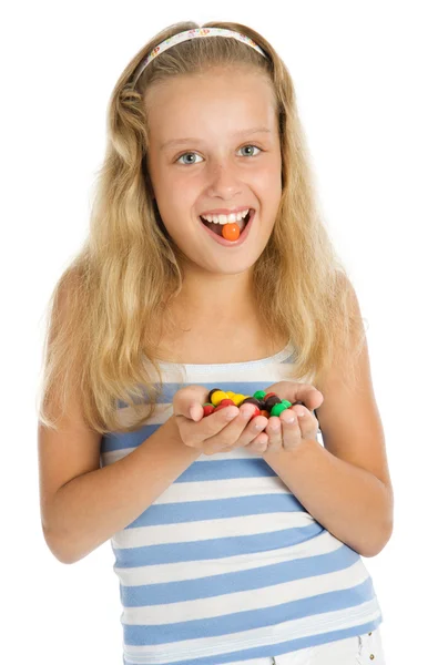 Menina sorridente jovem com doces de chocolate — Fotografia de Stock