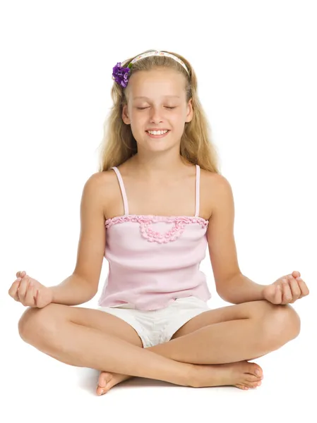 Genç kız yoga poz rahatlatır — Stok fotoğraf