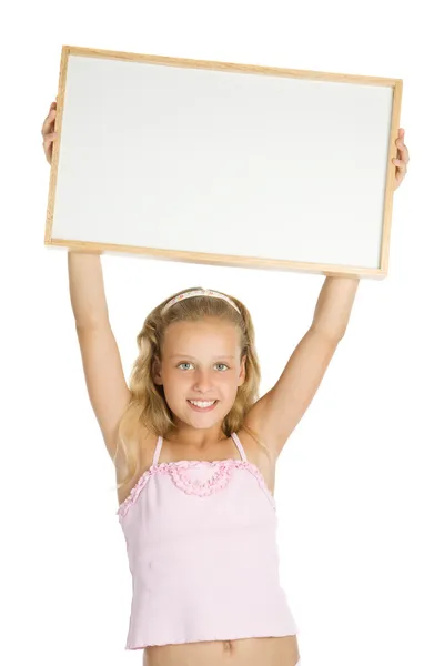 Молодая девушка с белым плакатом — стоковое фото