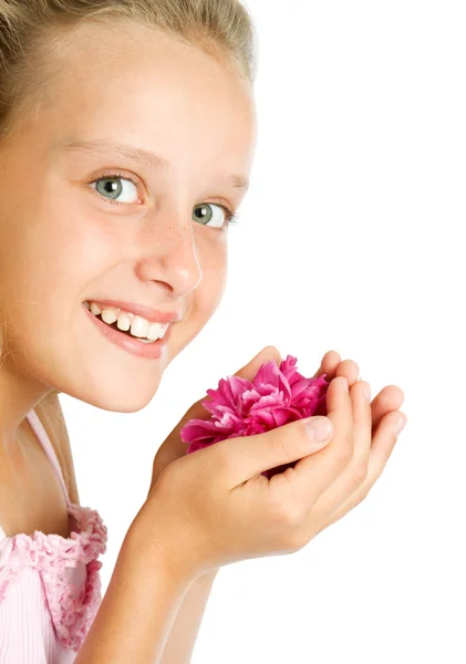 Menina adolescente com flor nas mãos — Fotografia de Stock
