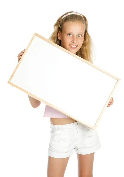 Молодая девушка с белым плакатом — стоковое фото