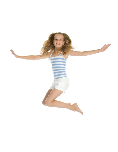 Pretty genç kız atlama ve eller yukarı — Stok fotoğraf