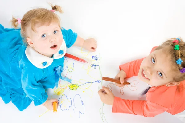 Dvě malá holčička malování — Stock fotografie