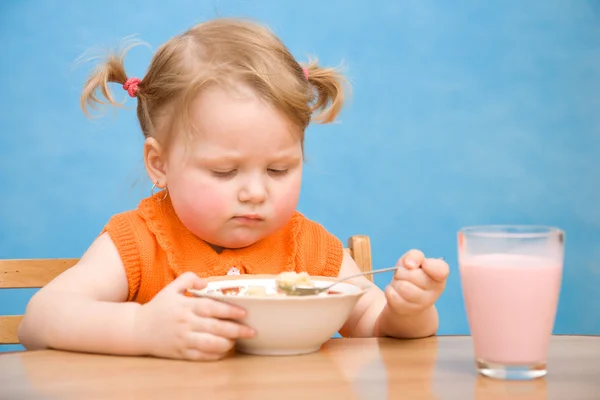 Little girl eating baby food — Stock Photo, Image
