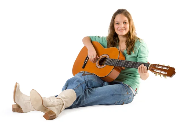 Jong meisje met gitaar. — Stockfoto