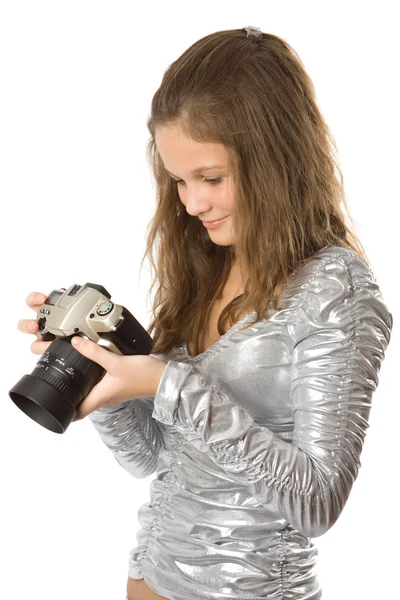 Молодая девушка с камерой SLR — стоковое фото