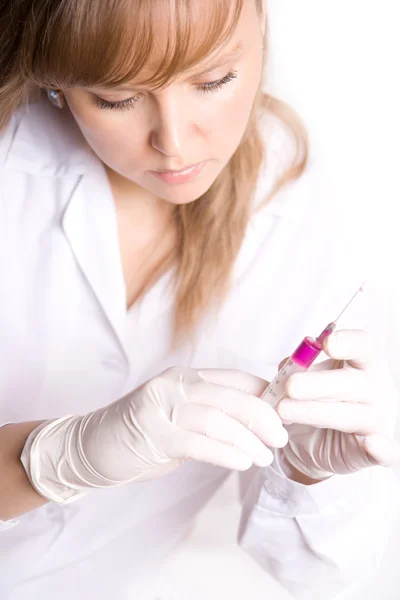 Doctor preparing injection — Stock Photo, Image