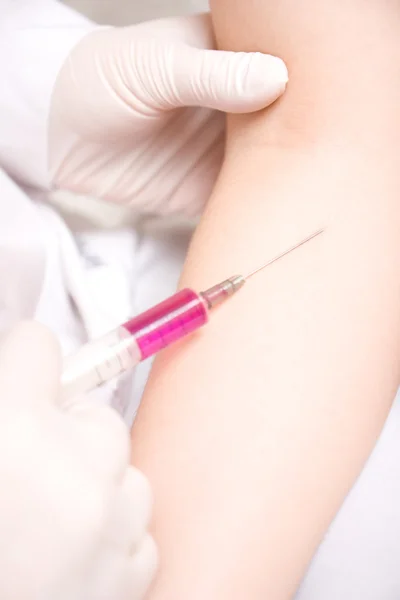 Close-up vaccination procedure in hand — Stock Photo, Image