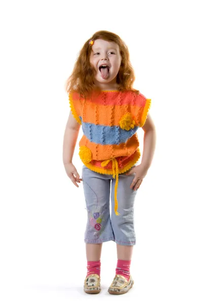 Küçük kızın dilini pokes — Stok fotoğraf