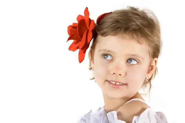 머리에 붉은 rouses와 어린 소녀 — 스톡 사진