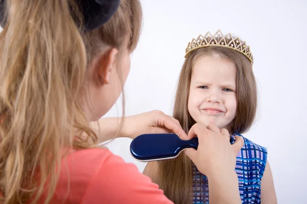 Подготовка маленькой принцессы — стоковое фото