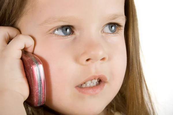 Petite fille parlant au téléphone — Photo