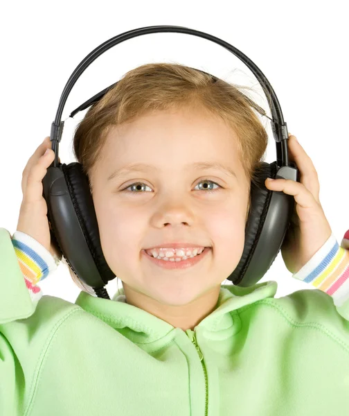 Маленькая веселая девочка слушает музыку — стоковое фото