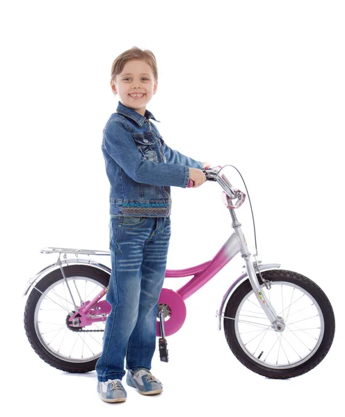 Молода дівчина залишиться зі своїм велосипедом — стокове фото