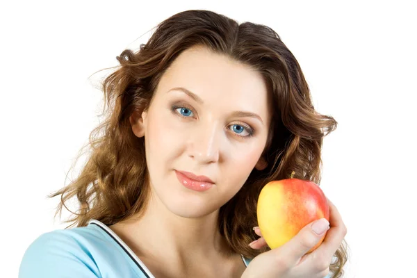 Unga kvinnor med äpple — Stockfoto