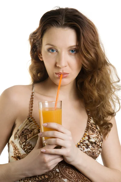 Atrakcyjny brunetka pić sok — Zdjęcie stockowe
