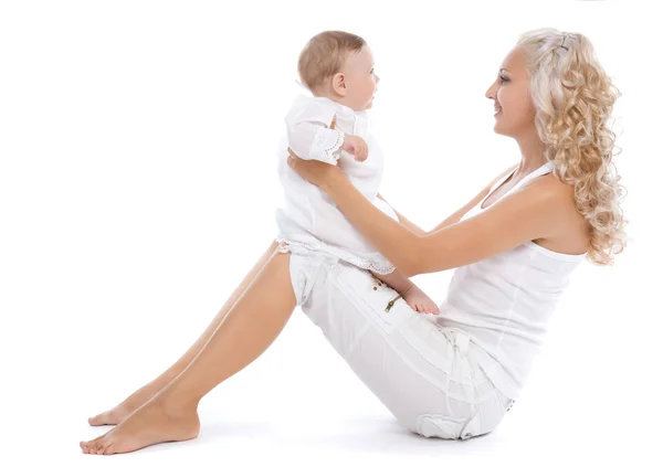 Ler kvinnor med sitt lilla barn — Stockfoto