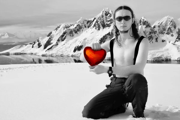 Man holding ice heart — Stock Photo, Image