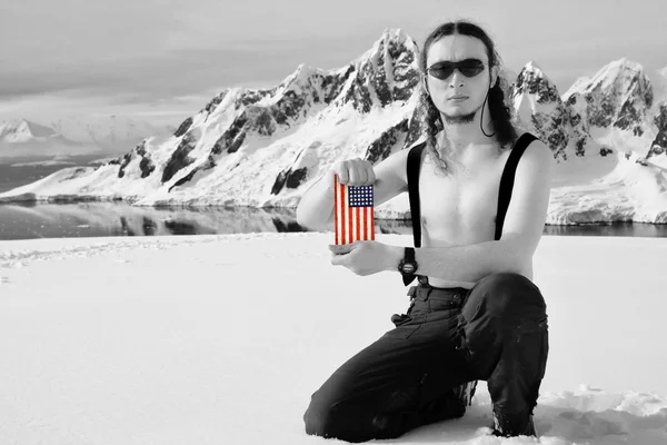 संयुक्त राज्य अमेरिका ध्वज पकड़ने वाला आदमी — स्टॉक फ़ोटो, इमेज