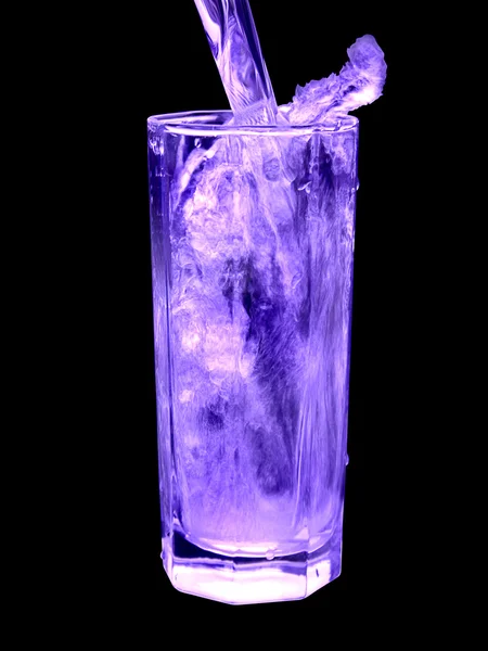 Wasser im violetten Licht — Stockfoto