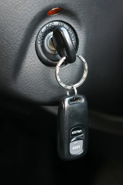 Otomobil anahtarı ateşleme kilit — Stok fotoğraf