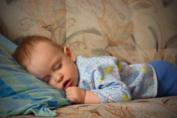 Сплячий маленький хлопчик Стокова Картинка