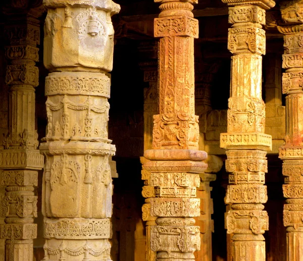 Pilares esculpidos — Fotografia de Stock