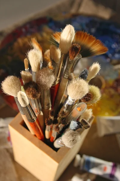 É um monte de escovas para a pintura — Fotografia de Stock