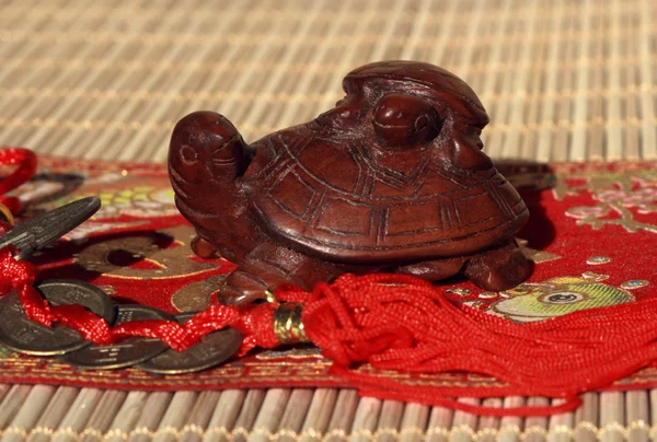 Two wooden turtles — Stock Photo, Image