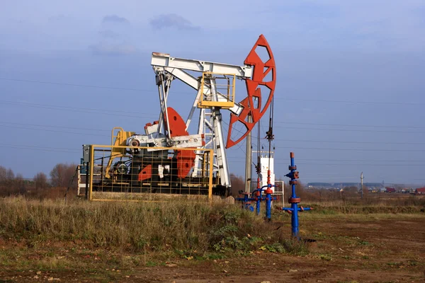 Dwie pompy oleju wydobycia ropy — Zdjęcie stockowe