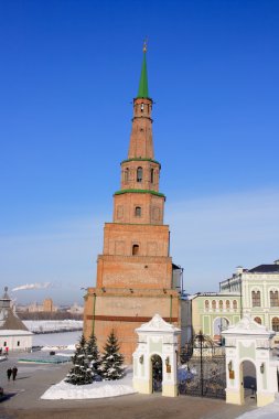 düşen kule kazan