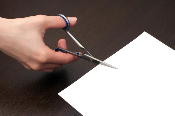 Cutting the paper — Stock Photo, Image
